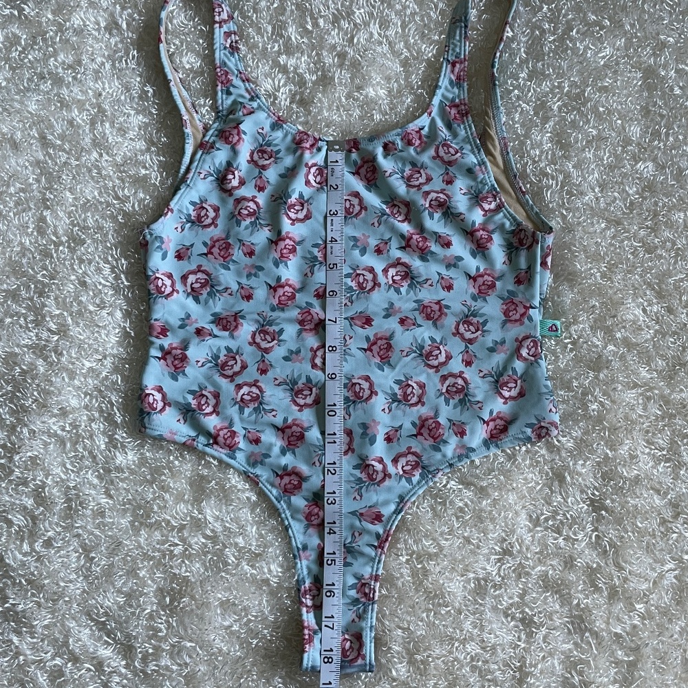 Bikini - Picture 4 of 6